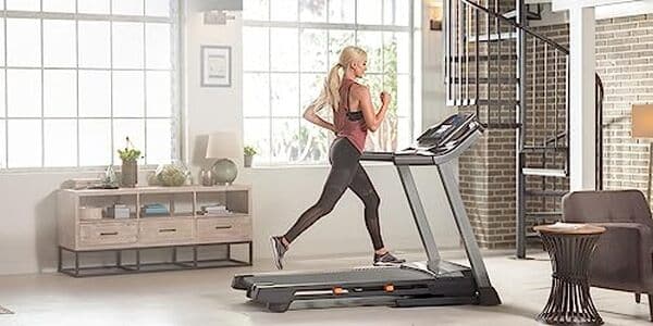 Découvrez notre test complet du tapis de course NordicTrack Série T, l'appareil parfait pour des séances efficaces à domicile. Idéal pour améliorer votre forme physique sans quitter la maison.